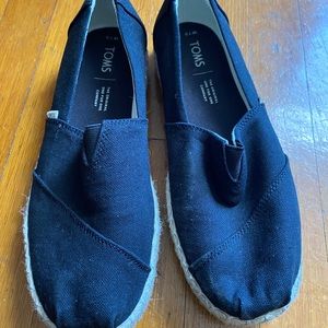 Black espadrilles Toms shoes